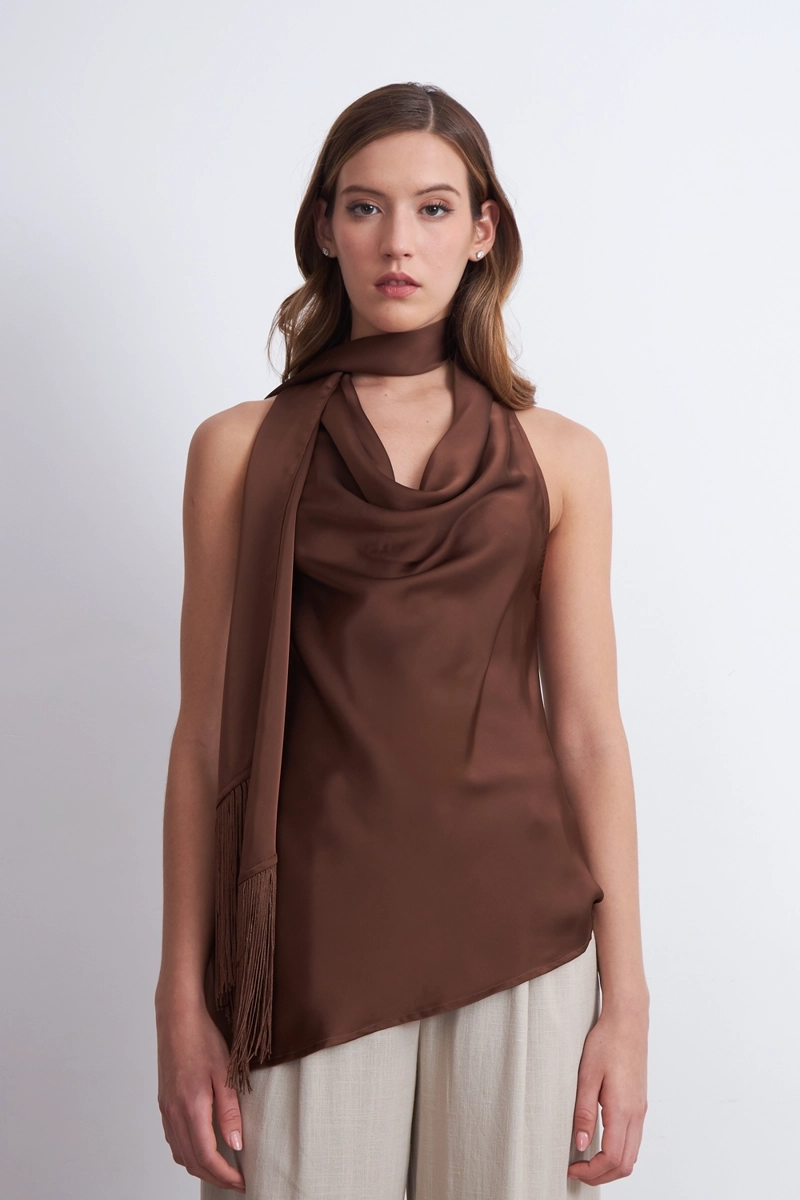 BLUSA DRAPEADA TIPO SATIN CON CORBATIN CAFE NICOPOLY M