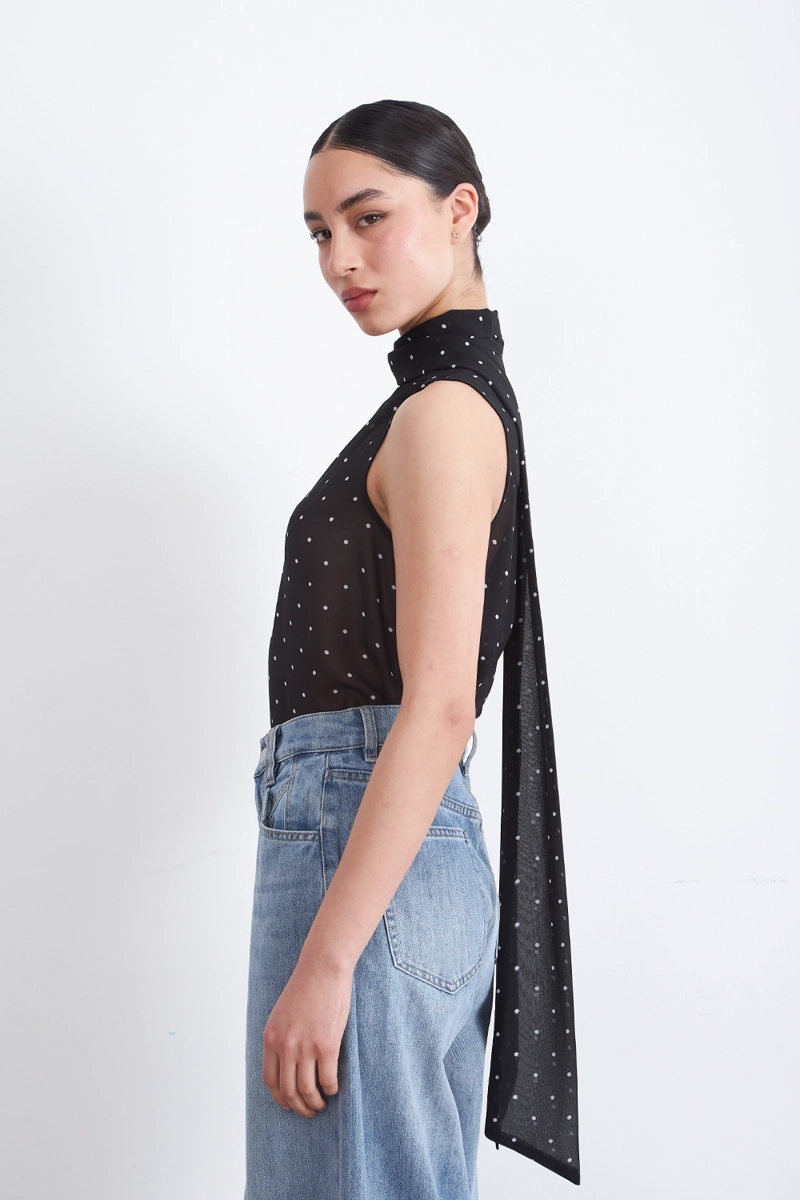 BLUSA PUNTOS CORBATIN NEGRO NICOPOLY - 3