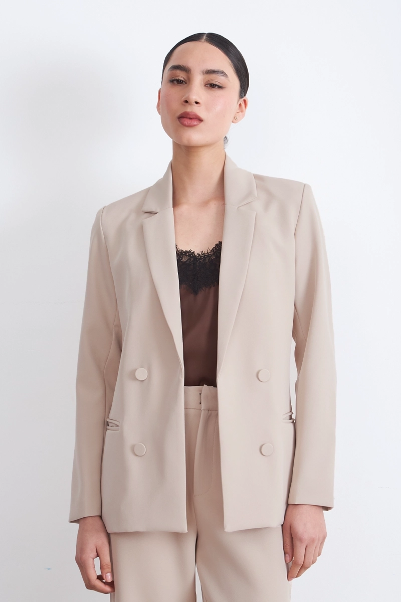 BLAZER BASICO DE TOPE BEIGE NICOPOLY - 1