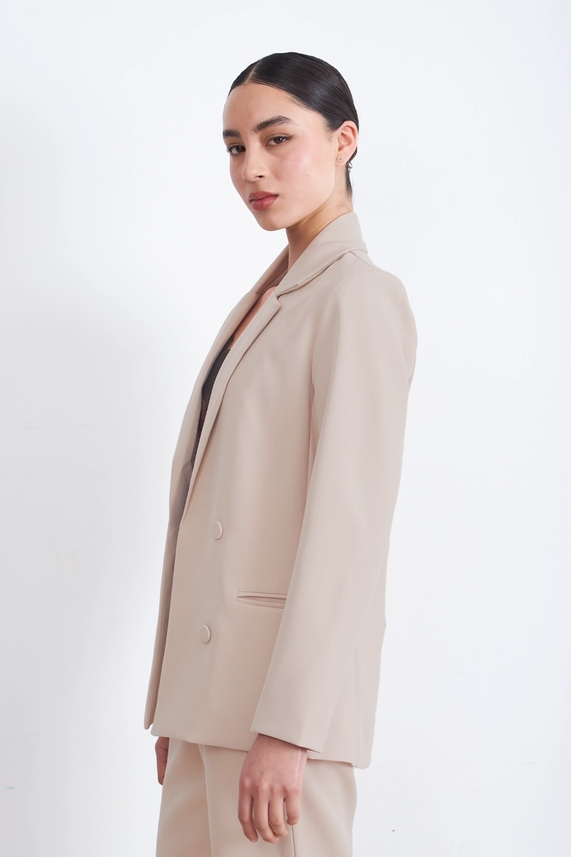 BLAZER BASICO DE TOPE BEIGE NICOPOLY - 3