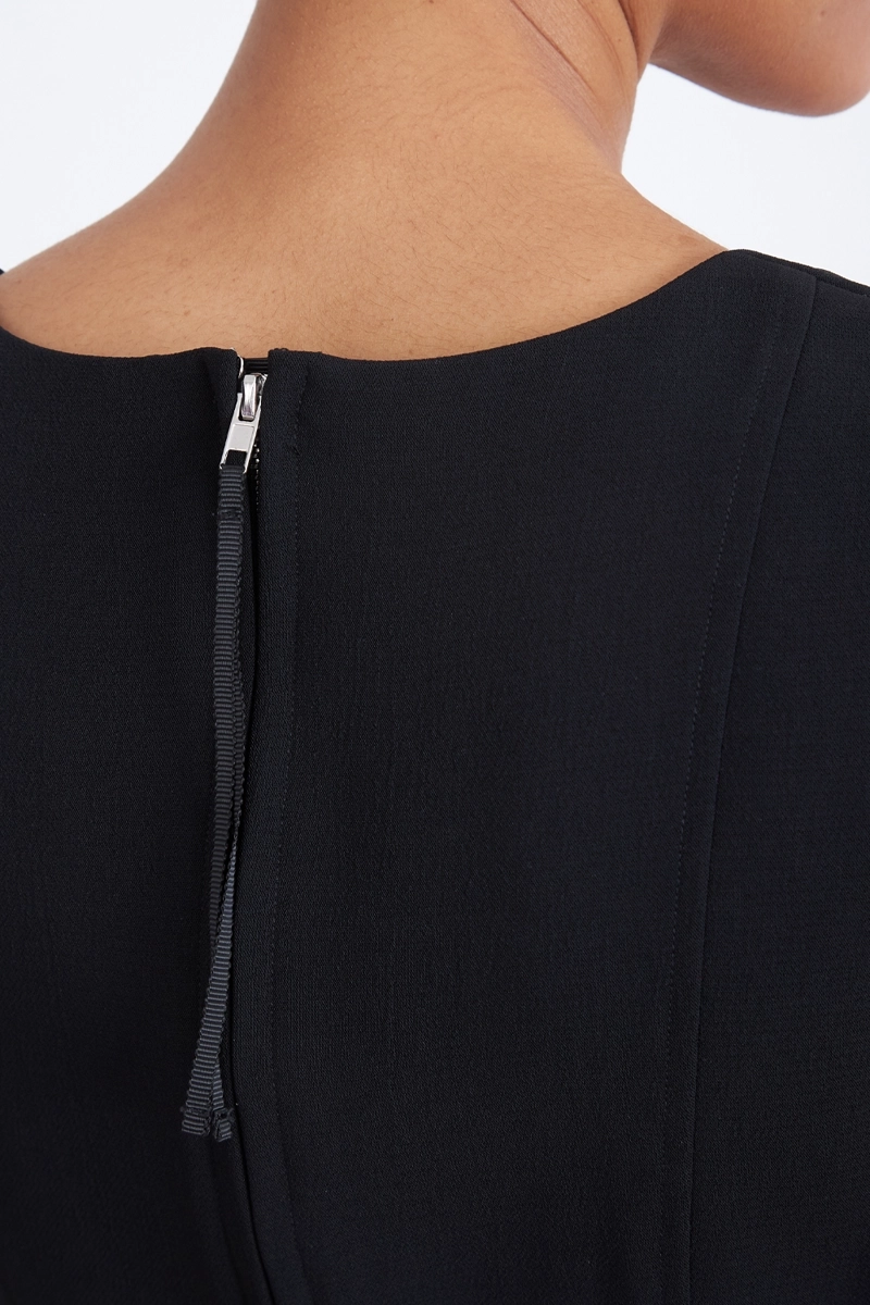 POLERA ENTALLADA ESCOTE CUADRADO NEGRO NICOPOLY - 7