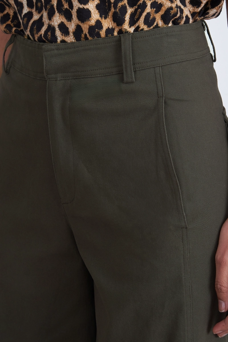 PANTALON CORTE BARREL OLIVA NICOPOLY - 7