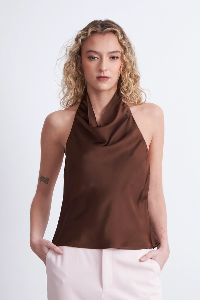 BLUSA DRAPEADA TIPO SATIN CUELLO ALTO CAFE MUJER NICOPOLY - 6