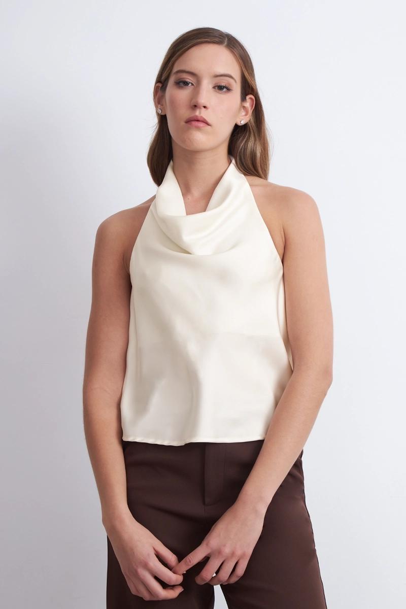 BLUSA DRAPEADA TIPO SATIN CUELLO ALTO BLANCO MUJER NICOPOLY - 1