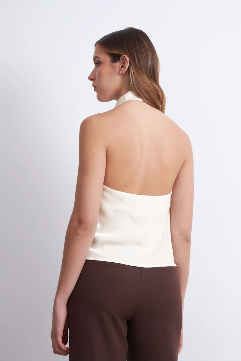 BLUSA DRAPEADA TIPO SATIN CUELLO ALTO BLANCO MUJER NICOPOLY - 4