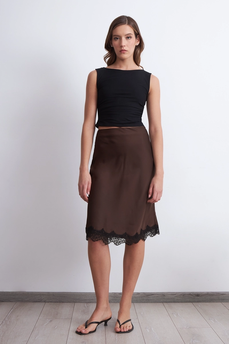FALDA MIDI TIPO SATIN Y ENCAJE CAFE MUJER NICOPOLY - 1