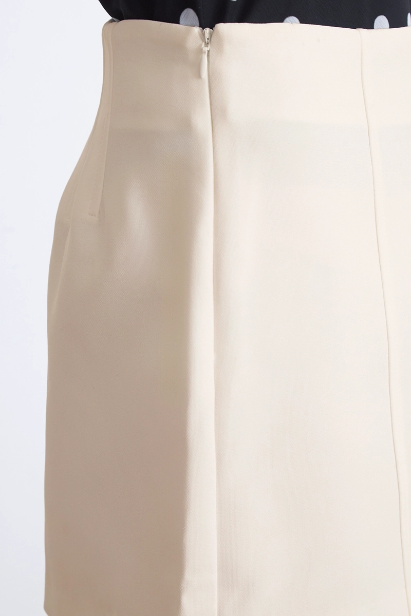 SHORT MUJER NICOPOLY BEIGE BASICO TIRO ALTO - 7