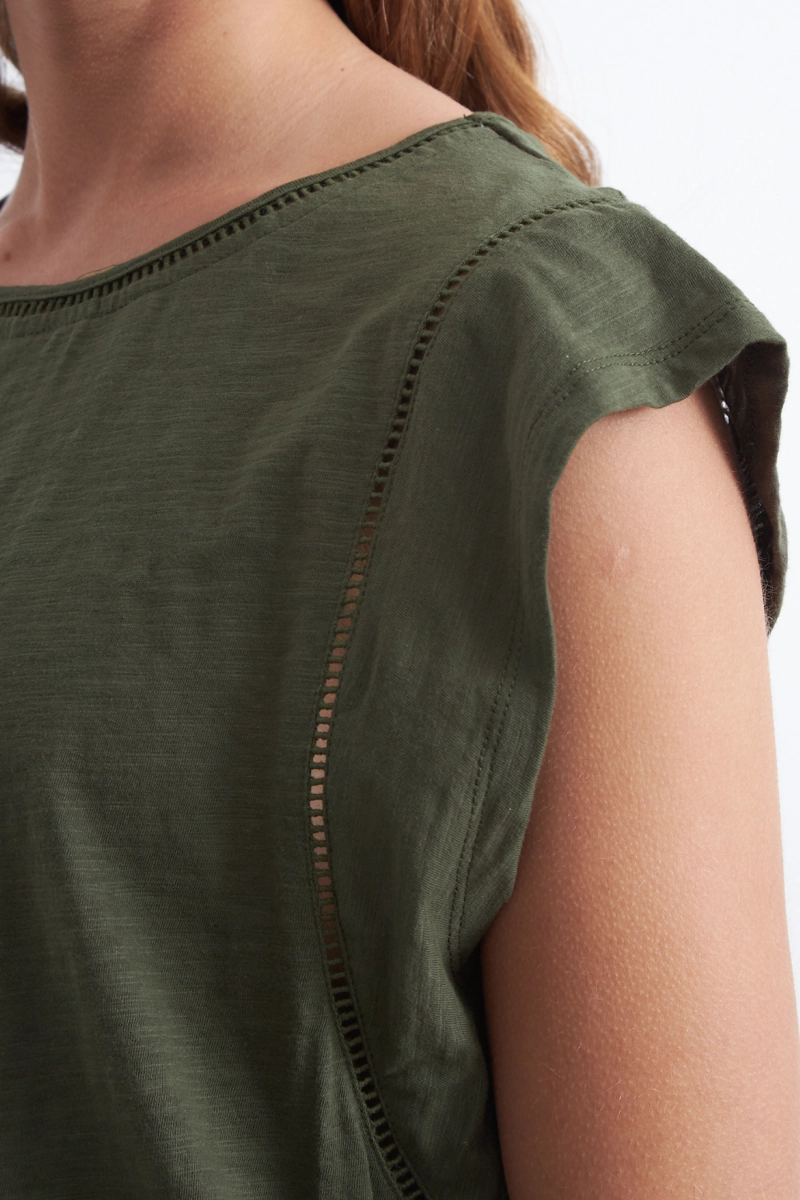 POLERA MANGA CAIDA DETALLE CALADO OLIVA MUJER NICOPOLY - 7