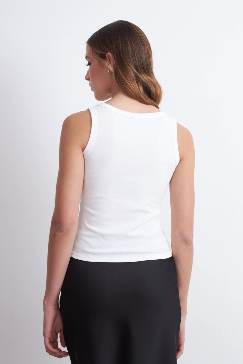 TOP SIN MANGAS CUELLO U BLANCO MUJER NICOPOLY - 4