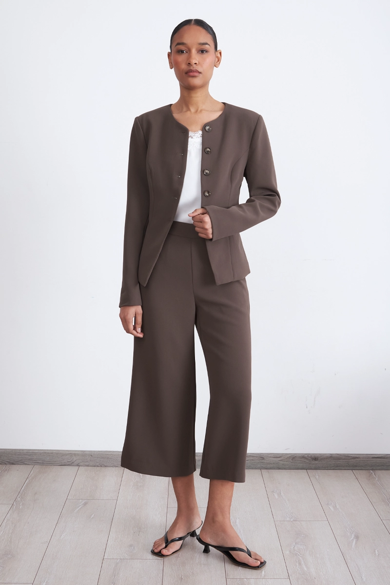 BLAZER PEPLUM BOTONES CAFE MUJER NICOPOLY - 2