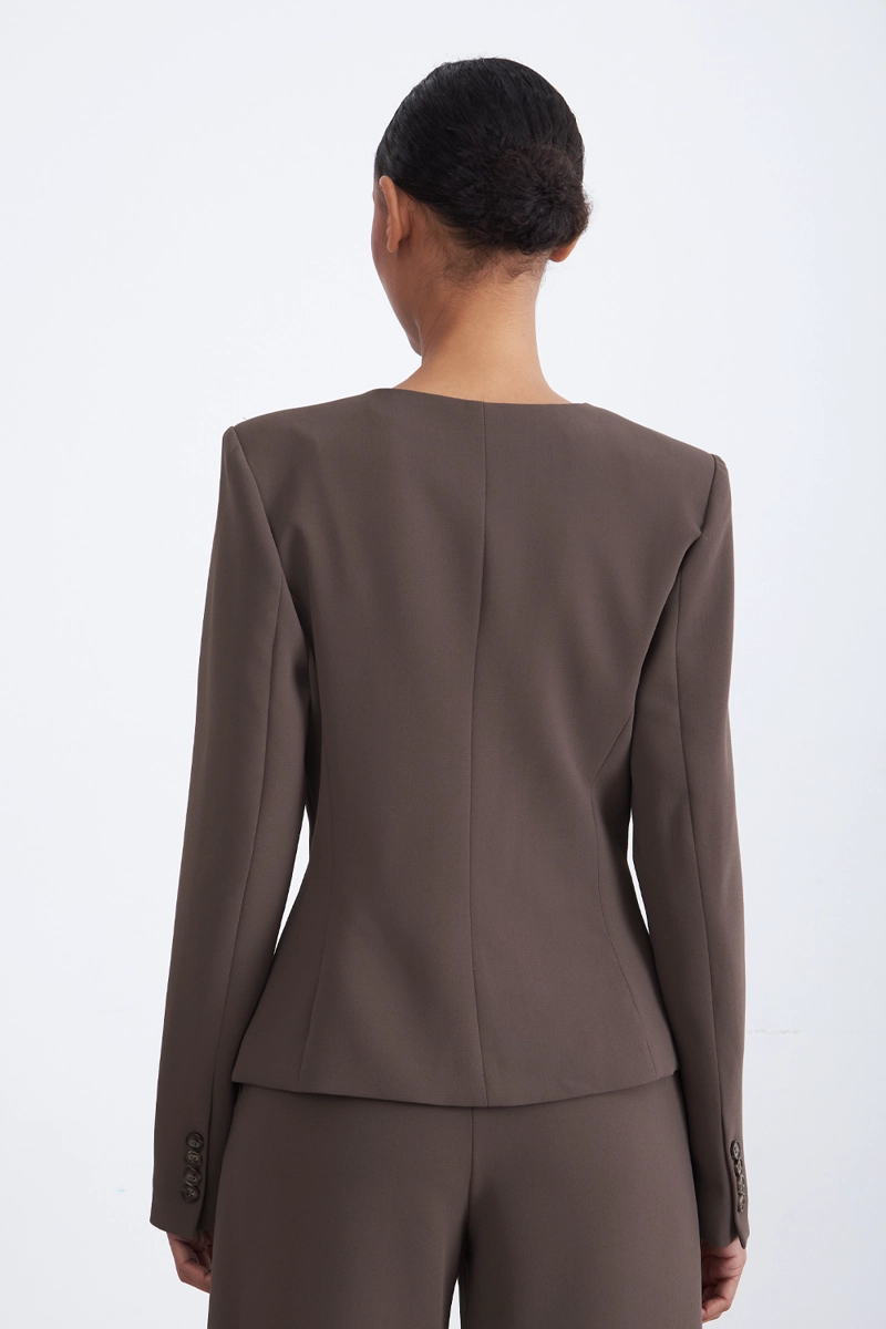 BLAZER PEPLUM BOTONES CAFE MUJER NICOPOLY - 4