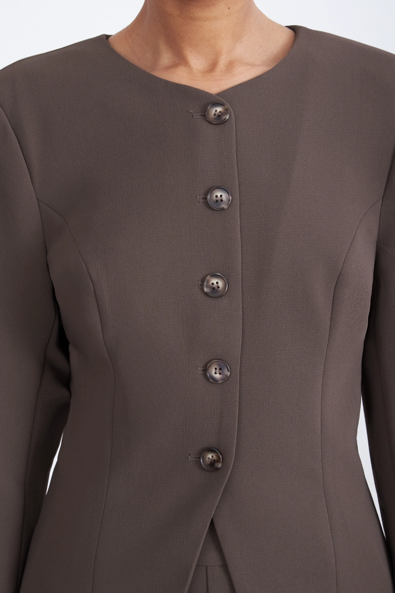 BLAZER PEPLUM BOTONES CAFE MUJER NICOPOLY - 7