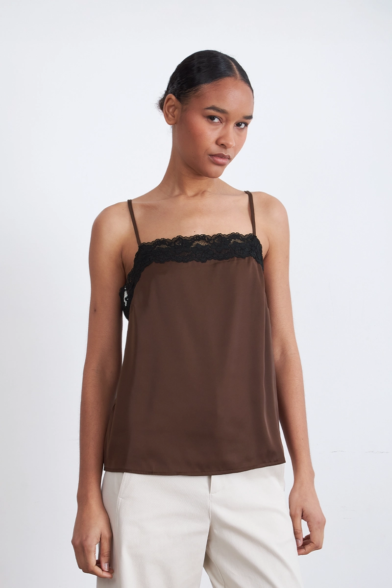 BLUSA TIPO SATIN ESCOTE CUADRADO CAFE MUJER NICOPOLY - 1