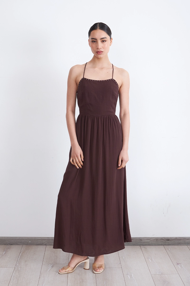 VESTIDO HALTER BORDADO FRONTAL CAFE MUJER NICOPOLY - 1