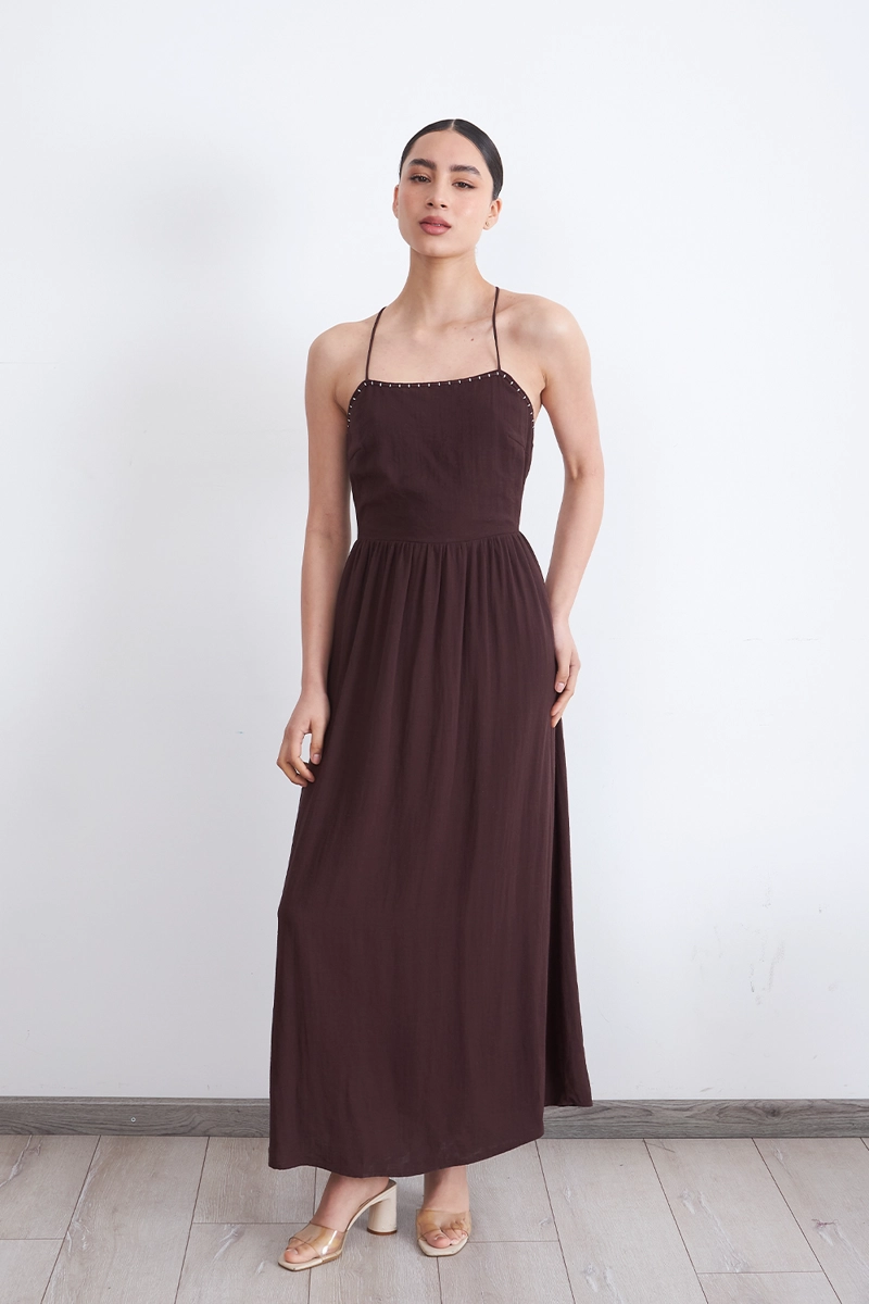 VESTIDO HALTER BORDADO FRONTAL CAFE MUJER NICOPOLY - 2