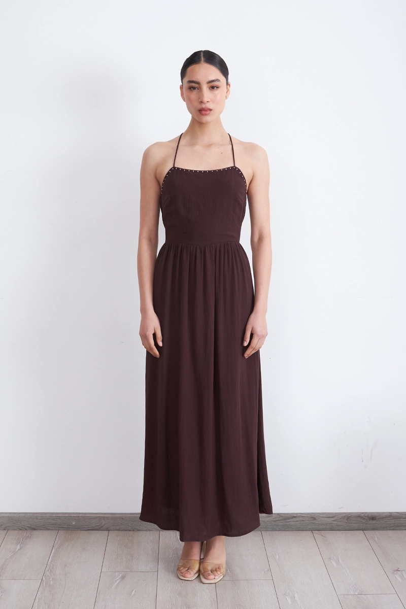 VESTIDO HALTER BORDADO FRONTAL CAFE MUJER NICOPOLY - 6