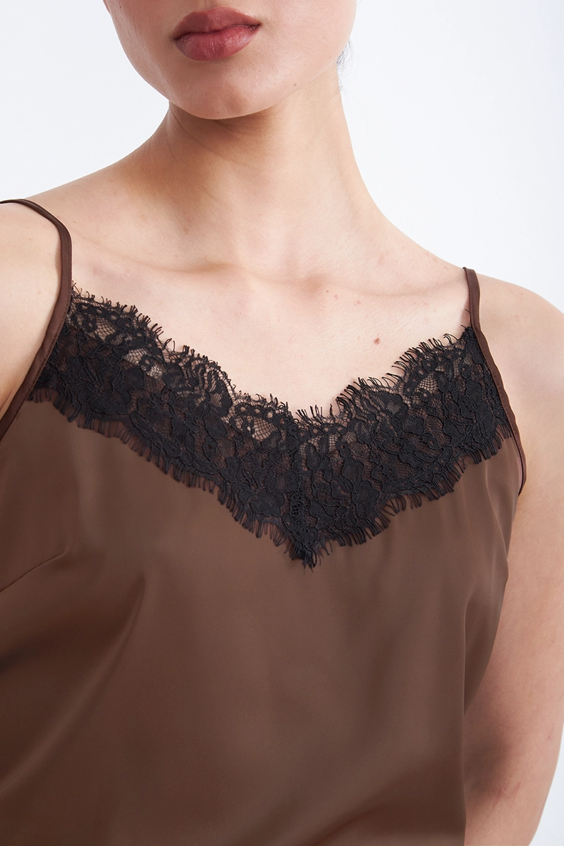 BLUSA LENCERA TIPO SATIN CAFE MUJER NICOPOLY - 8