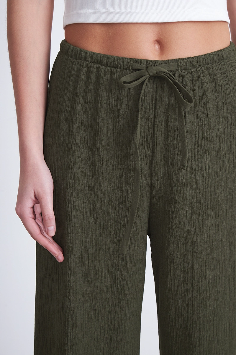 PANTALON CREPE CON LAZO AJUSTABLE OLIVA MUJER NICOPOLY - 7