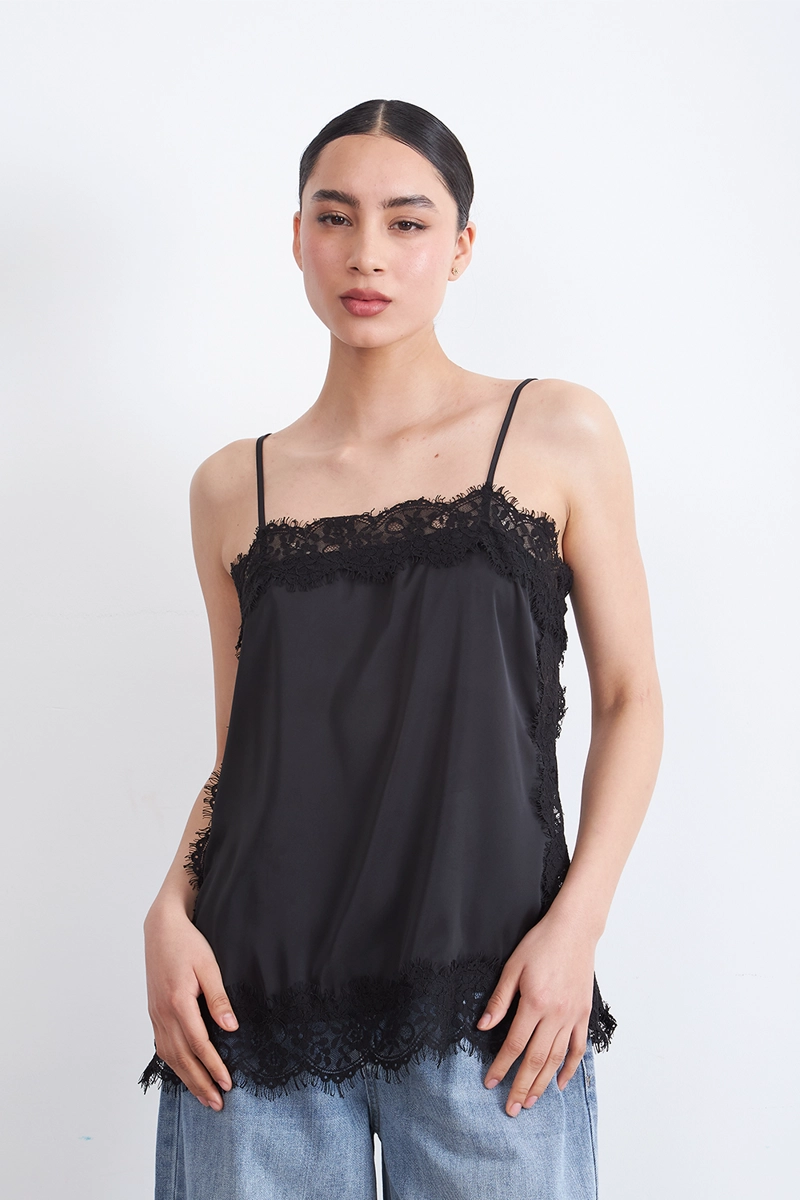 BLUSA ENCAJE Y ABERTURAS LATERALES NEGRO MUJER NICOPOLY - 1