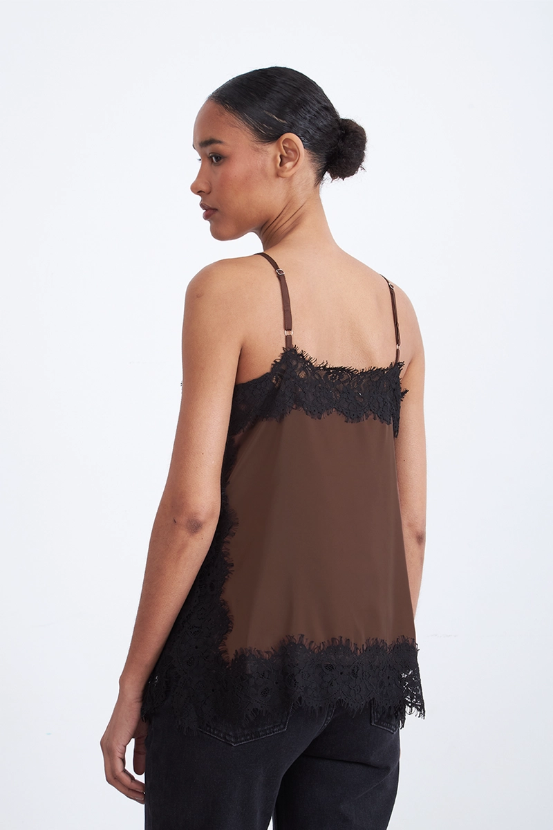 BLUSA ENCAJE Y ABERTURAS LATERALES CAFE MUJER NICOPOLY - 4