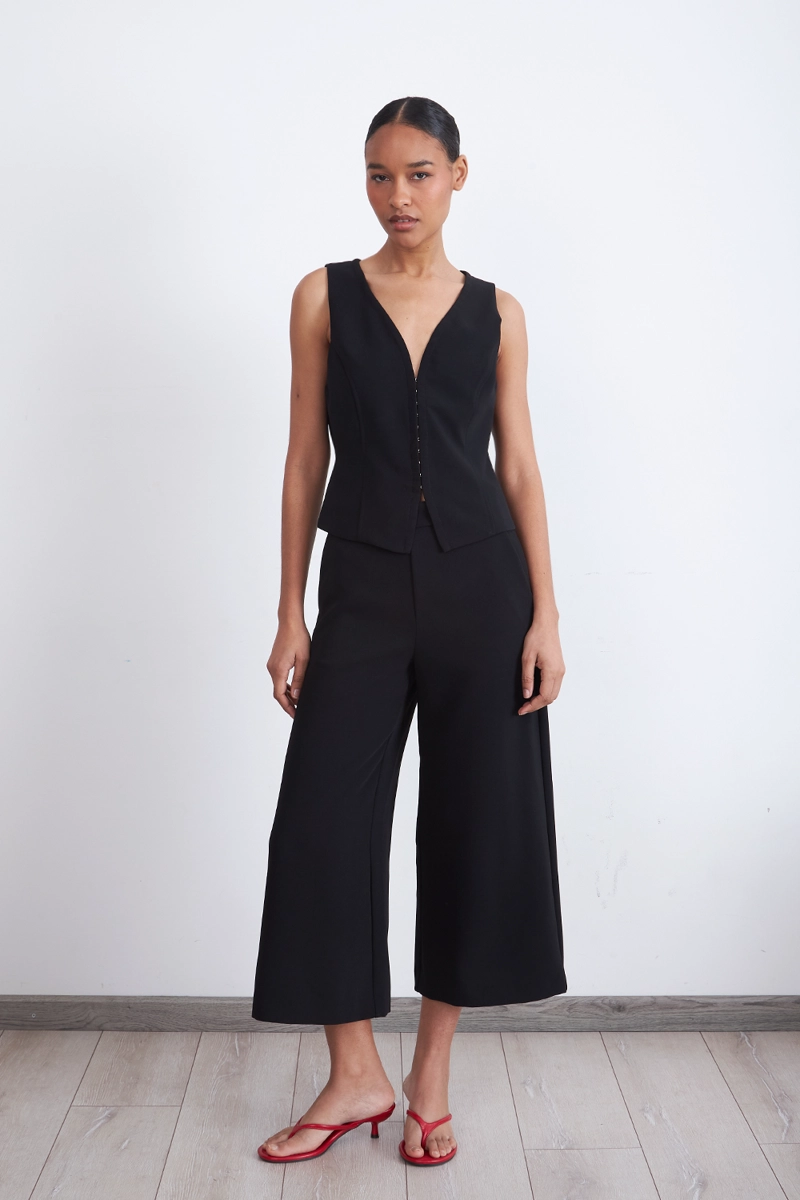 GILET ESCOTE EN V PROFUNDO NEGRO MUJER NICOPOLY - 2