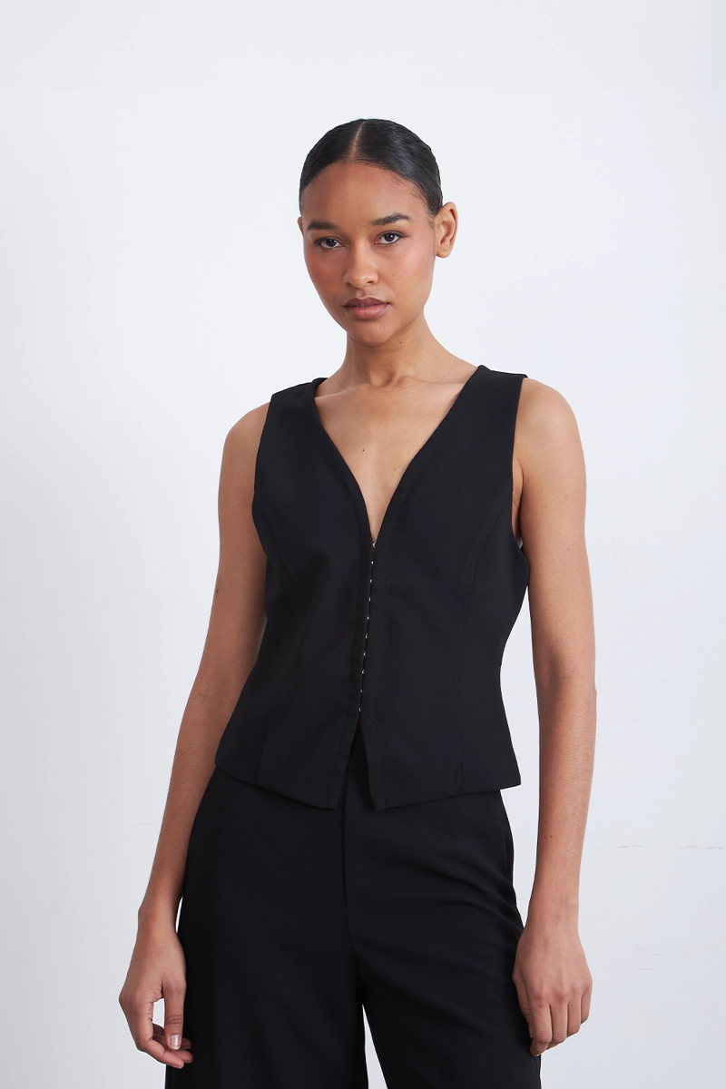 GILET ESCOTE EN V PROFUNDO NEGRO MUJER NICOPOLY - 6
