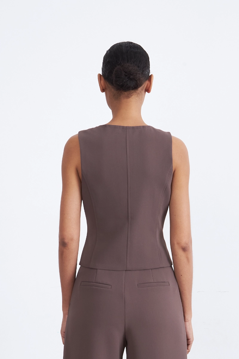GILET ESCOTE EN V PROFUNDO CAFE MUJER NICOPOLY - 4
