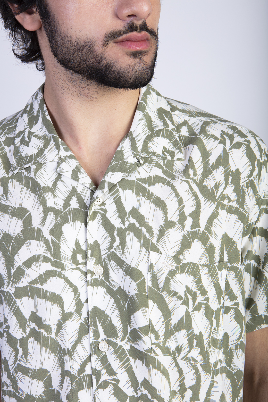 CAMISA ESTAMPADA HOJAS F MILITARY - 4