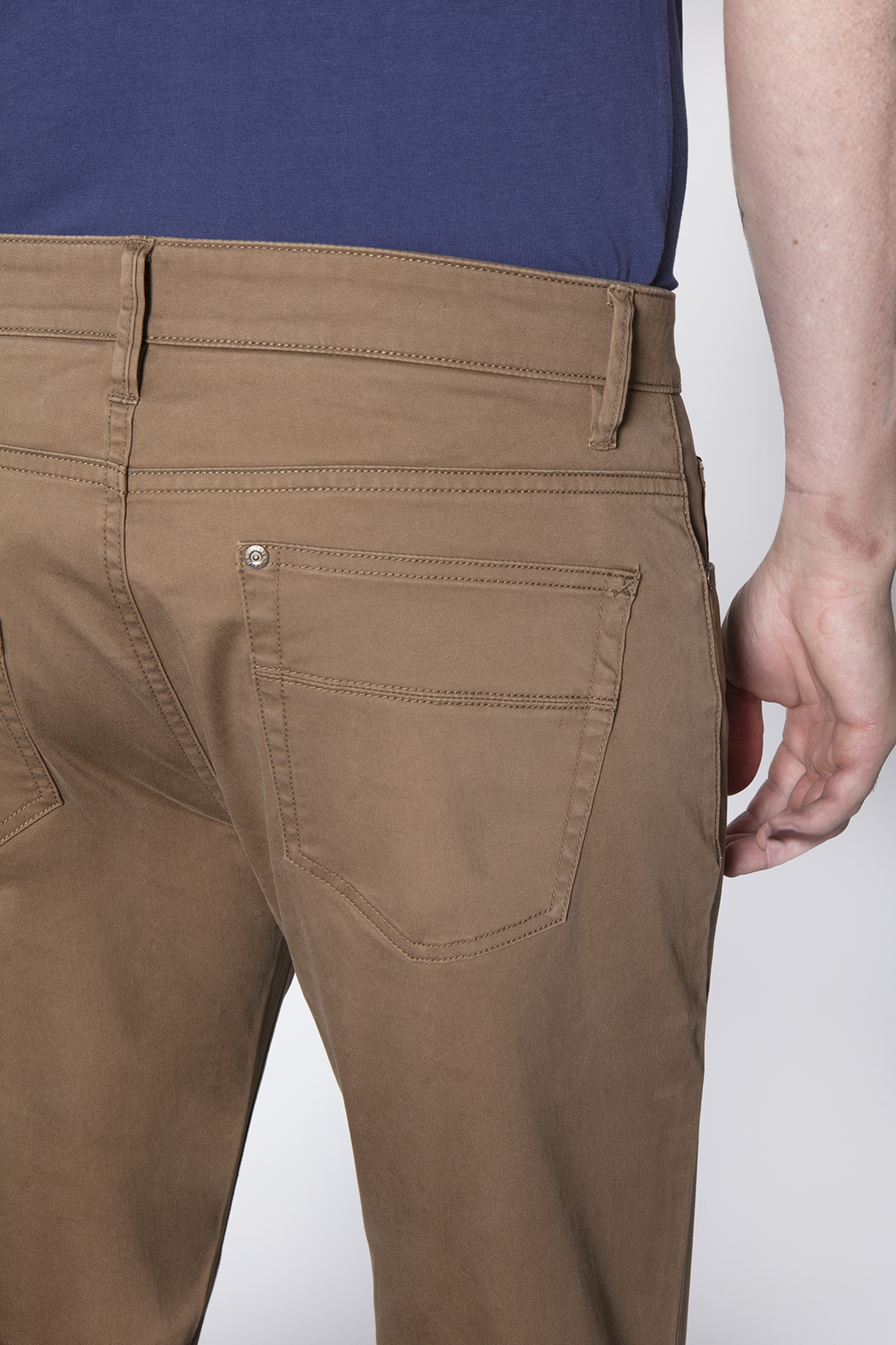 PANTALÓN FIVE POCKET CAMEL - 5
