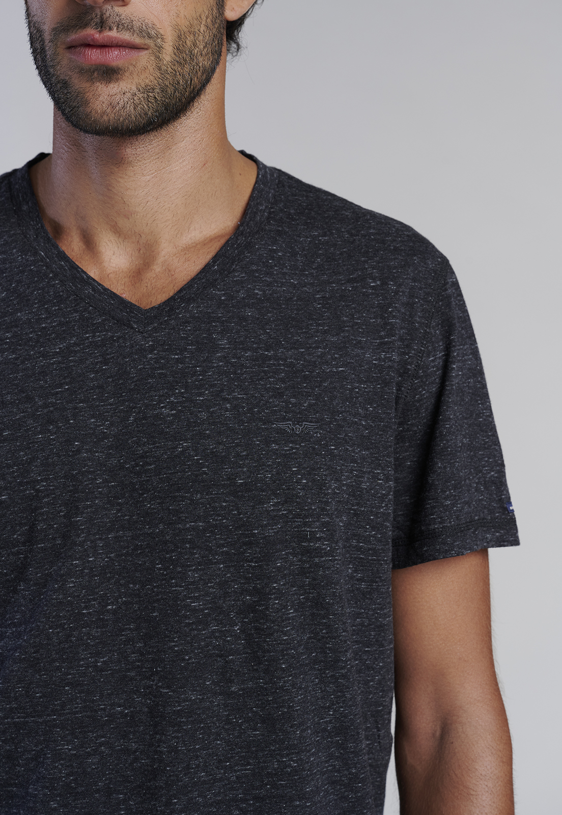 POLERA V NECK ALASKA BLACK - 3