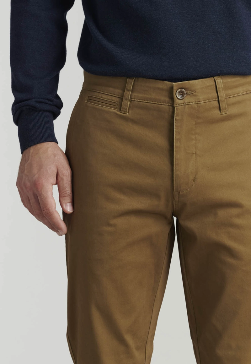 PANTALÓN ALGODÓN HOMBRE FEROUCH TWILL WITHOUT PLEATS L/31 BUSINESS CAMEL - 3