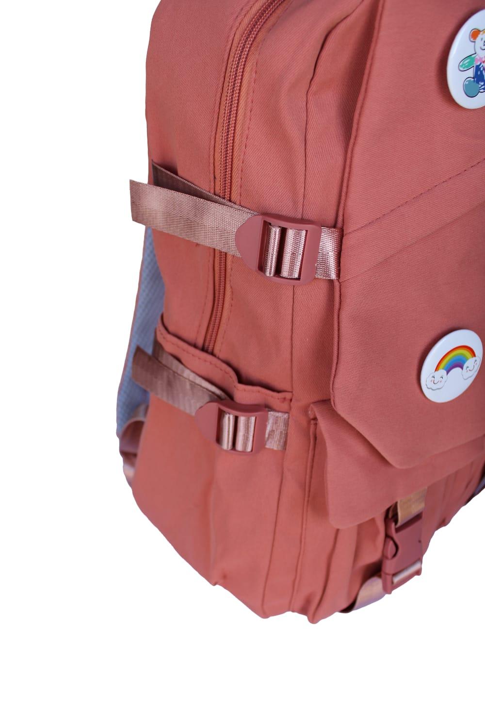 MOCHILA JUVENIL ESCOLAR CON INSIGNIAS - 2