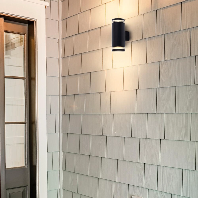 APLIQUE BIDIRECCIONAL DE ESTILO CONTEMPORANEO, IDEAL PARA ILUMINAR TERRAZAS O FACHADAS BAJO ALERO. - 2