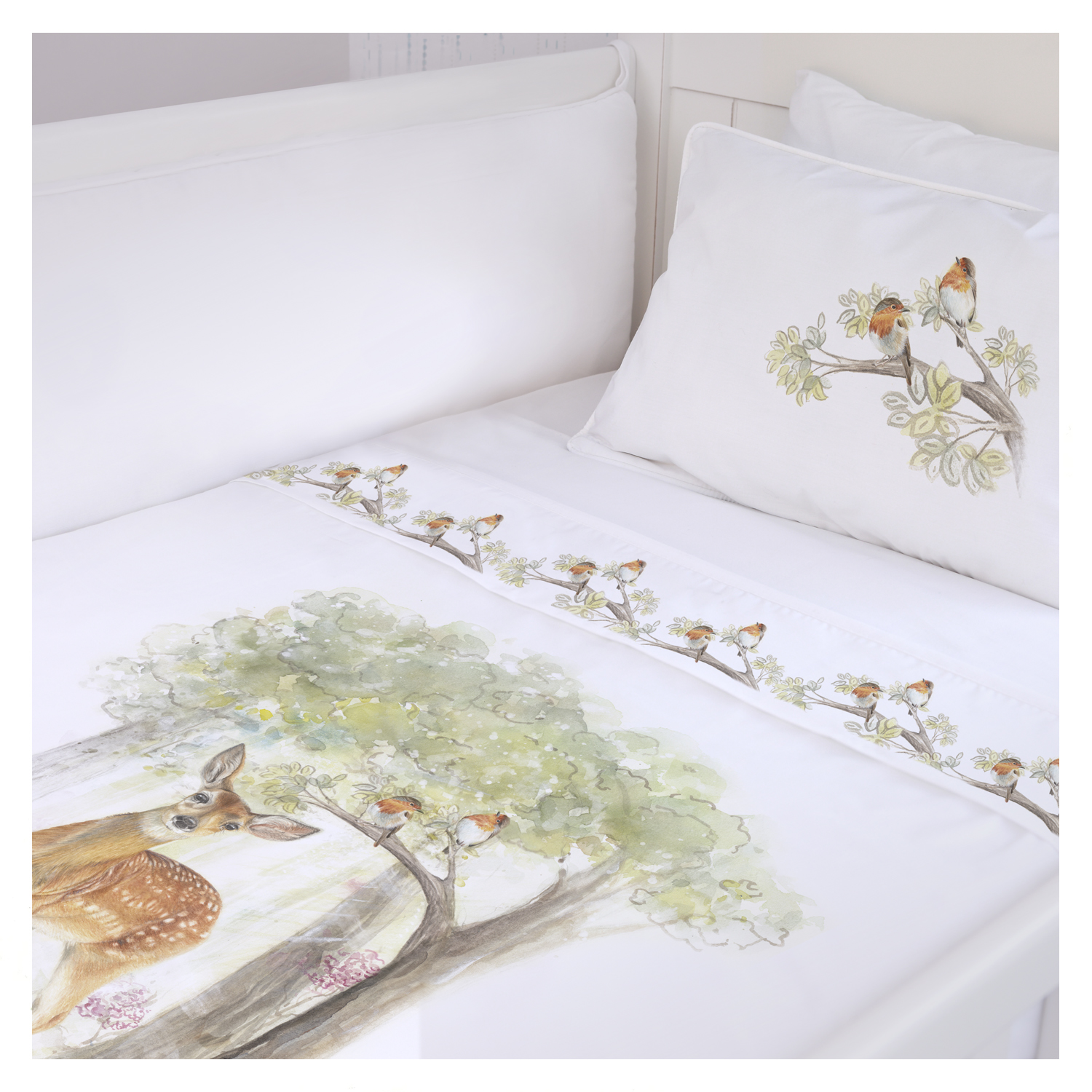 CUBREPLUMÓN MARGARITA SCHEEL PARA CASA ALVARINHO BAMBI EN EL BOSQUE BLANCO MOISÉS ESTAMPADO - 1