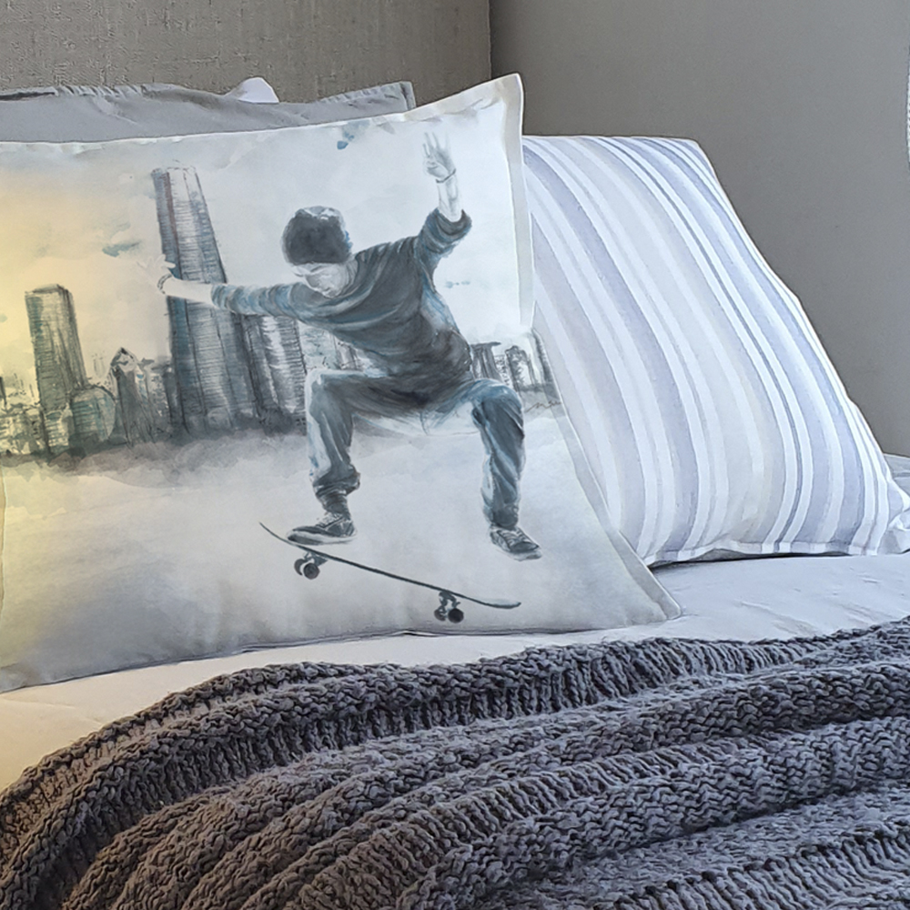 FUNDA COJÍN MARGARITA SCHEEL PARA CASA ALVARINHO ALGODÓN SKATER 45 X 45 CM MULTICOLOR - 2