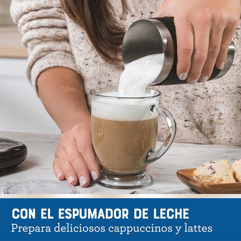 CAFETERA OSTER LATTE CON ESPUMADOR NEGRO BVSTDC02B - 3