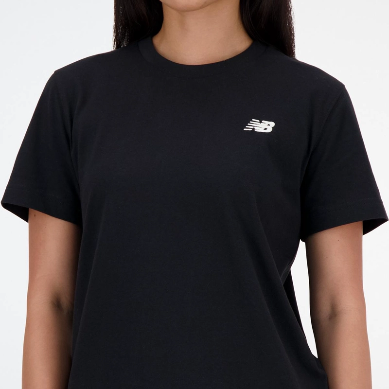 POLERA LIFESTYLE MUJER NEW BALANCE SPORT ESSENTIALS NEGRO - 2