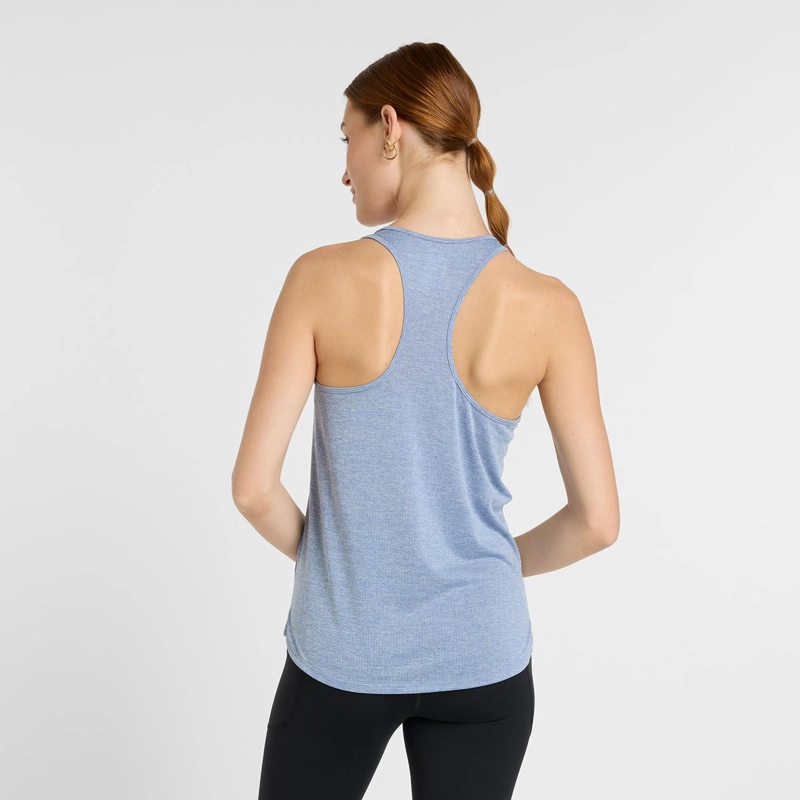 POLERA SIN MANGAS RUNNING MUJER NEW BALANCE ATHLETIC CELESTE - 2
