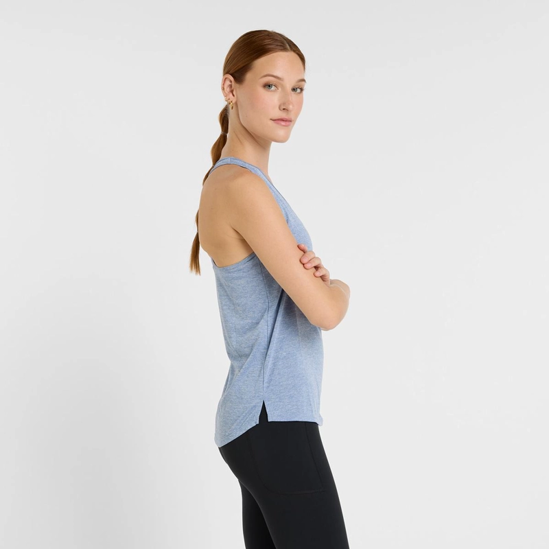 POLERA SIN MANGAS RUNNING MUJER NEW BALANCE ATHLETIC CELESTE - 3