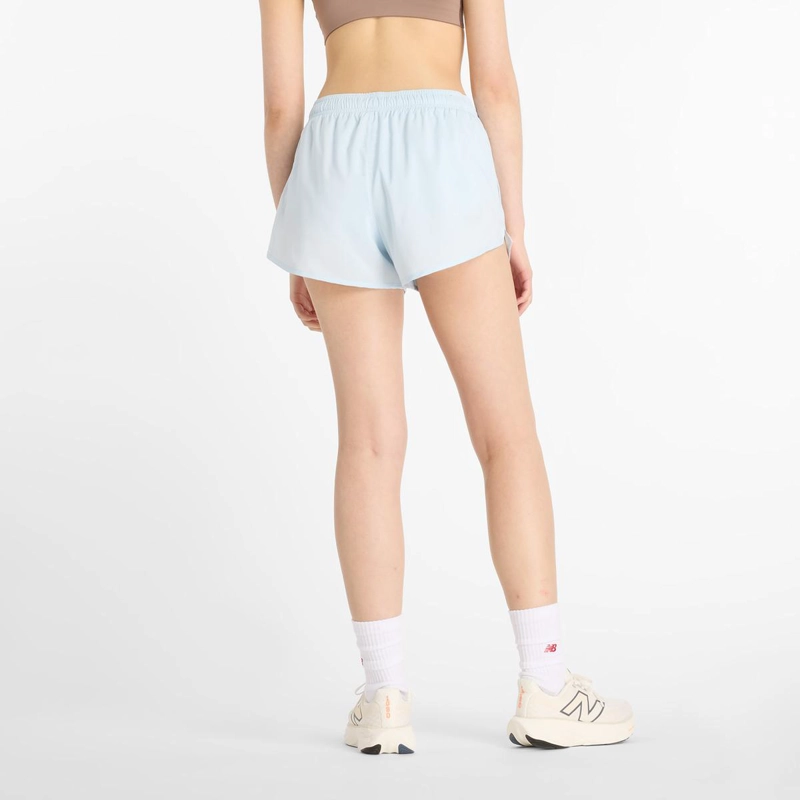 SHORT MUJER NEW BALANCE SPORT ESSENTIALS CELESTE - 2