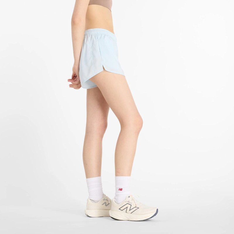 SHORT MUJER NEW BALANCE SPORT ESSENTIALS CELESTE - 3