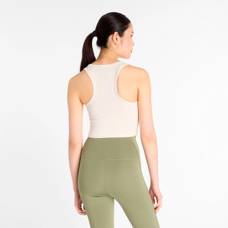 POLERA SIN MANGAS LIFESTYLE MUJER NEW BALANCE BEIGE - 2