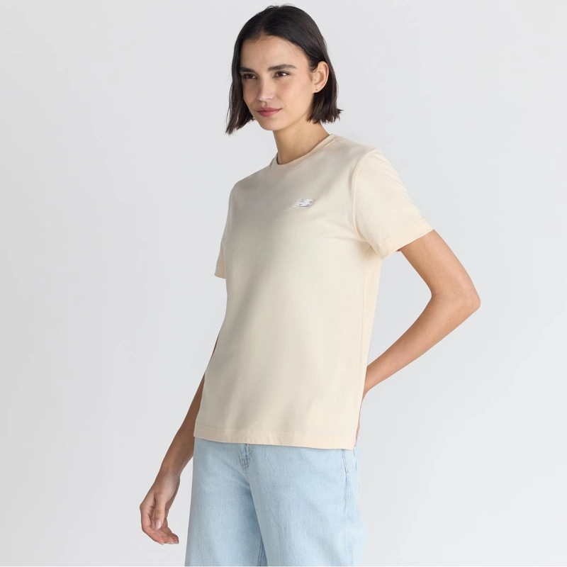POLERA LIFESTYLE MUJER NEW BALANCE SPORT ESSENTIALS BEIGE - 3