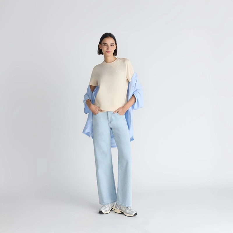 POLERA LIFESTYLE MUJER NEW BALANCE SPORT ESSENTIALS BEIGE - 5
