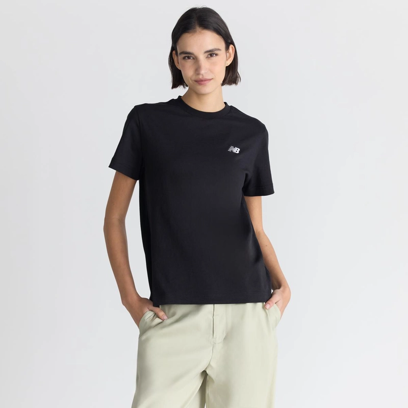 POLERA MUJER NEW BALANCE ESSENTIALS NEGRA - 4