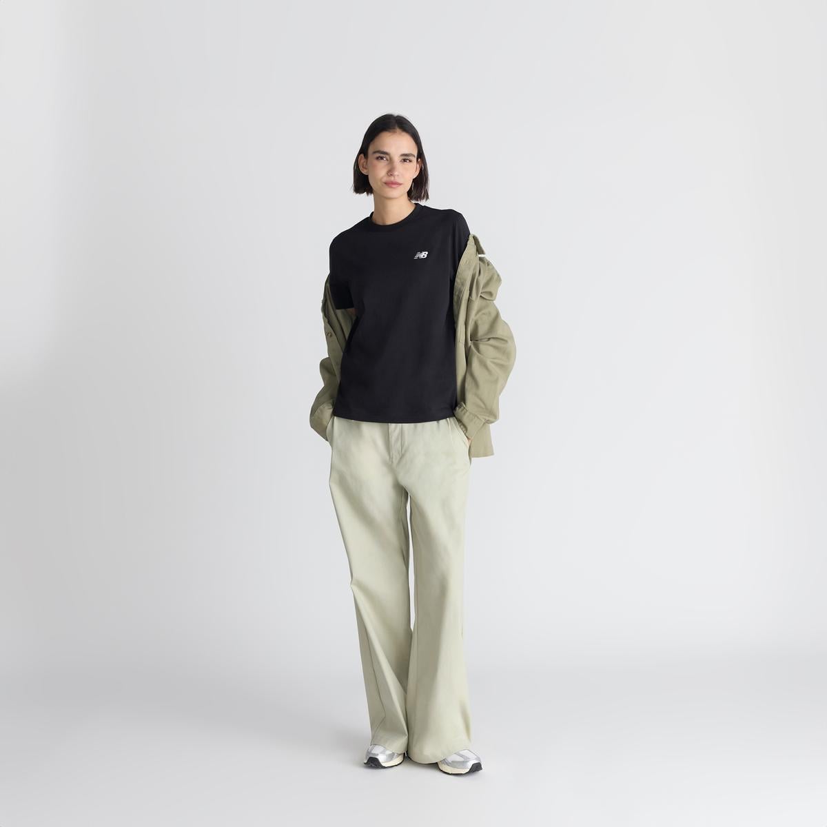 POLERA MUJER NEW BALANCE ESSENTIALS NEGRA - 5