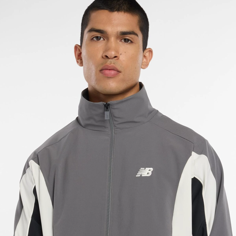 CHAQUETA LIFESTYLE HOMBRE NEW BALANCE IN GAME WOVEN GRIS - 4