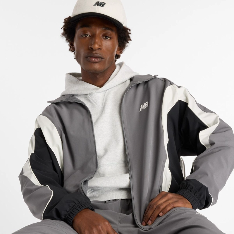 CHAQUETA LIFESTYLE HOMBRE NEW BALANCE IN GAME WOVEN GRIS - 8