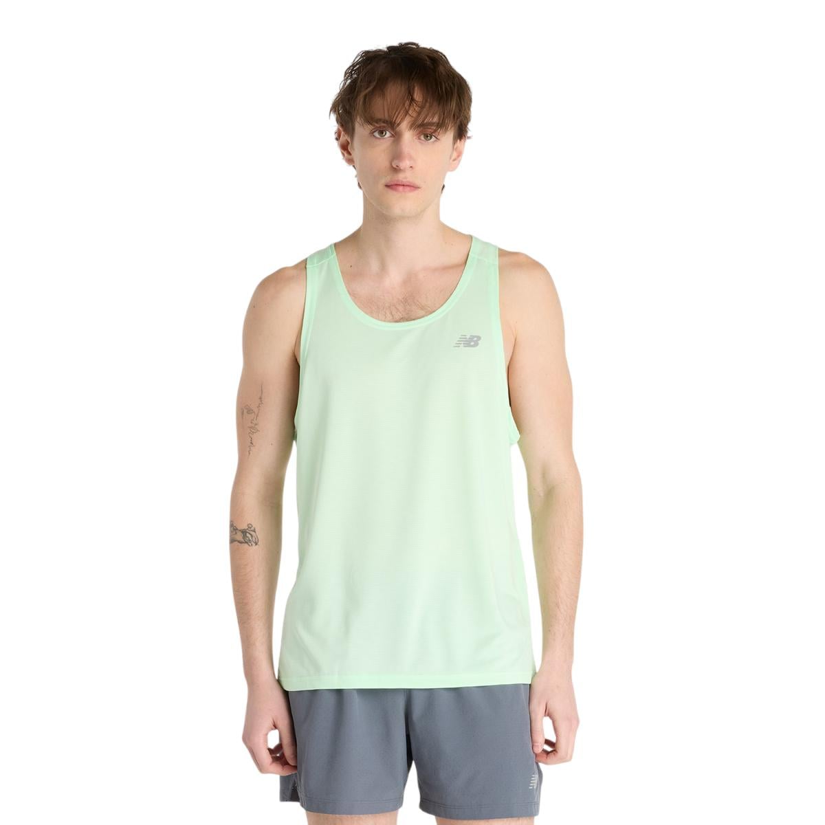 NEW BALANCE POLERA RUNNING HOMBRE NEW BALANCE SPORTS ESSENTIALS VERDE
