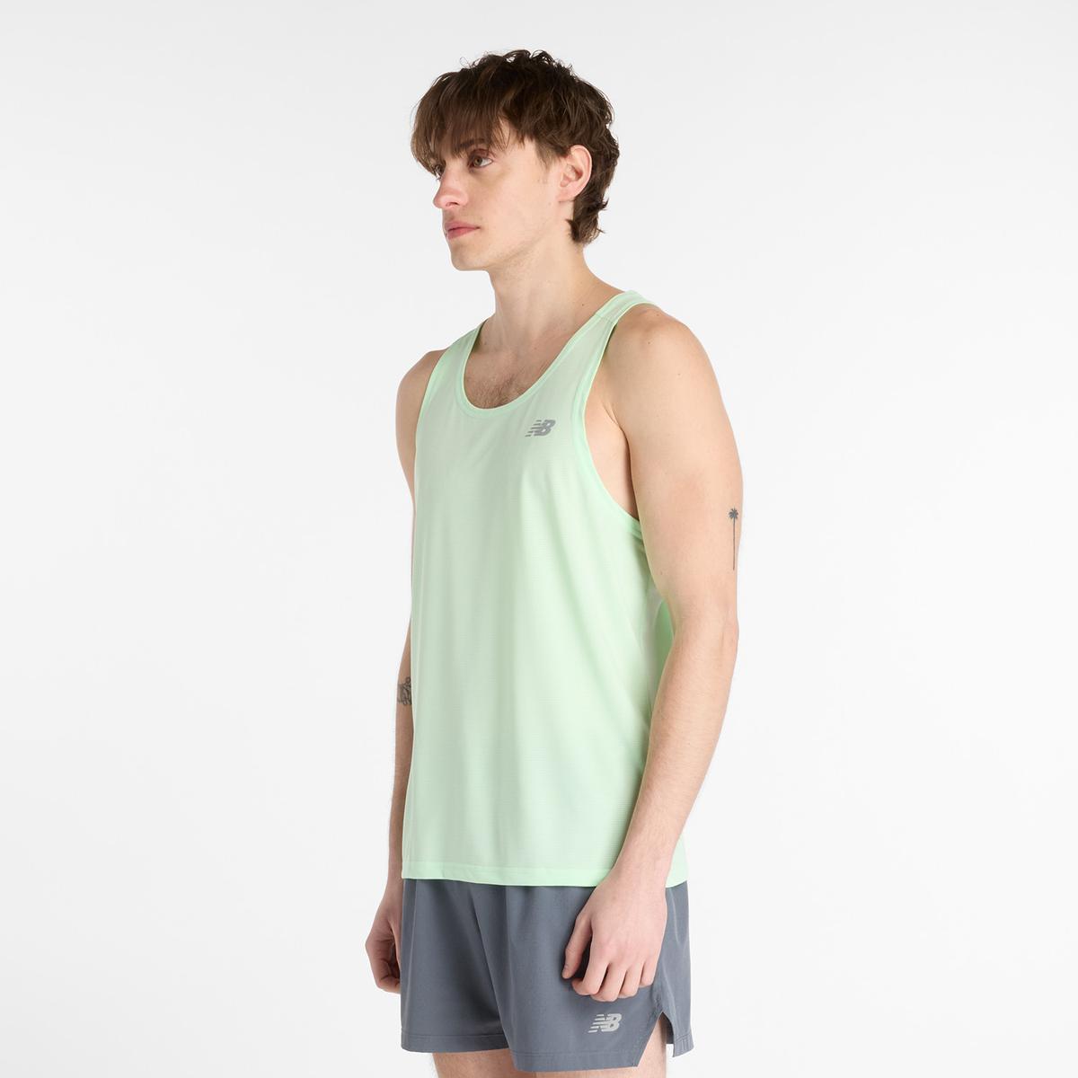 POLERA RUNNING HOMBRE NEW BALANCE SPORTS ESSENTIALS VERDE - 2